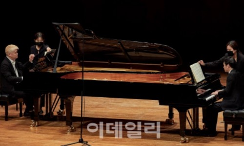 [이데일리] 단단하게, 섬세하게…나란히 앉은 두 천재, 객석 홀리다