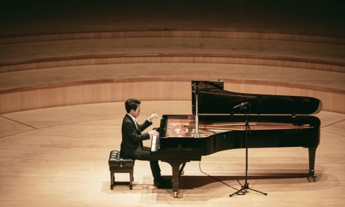 [헤럴드경제] 코리안챔버오케스트라·피아니스트 신창용과 협연