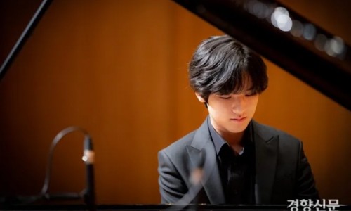 [경향신문] 17세 피아니스트 임윤찬···리스트의 초절기교 선보이는 '괴물 신예'  
