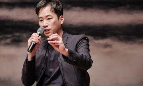 [아시아경제] [뉴스속 인물]클래식 앨범 낸 '기생충·오겜' 음악감독 정재일
