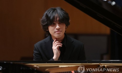 [SBS뉴스] 임윤찬 뉴욕필과 협연 성공적 데뷔…NYT "꿈같이 연주했다" 극찬 