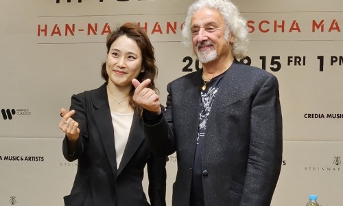 [연합뉴스] 지휘자 장한나 "연주자의 삶 알려준 선생님과 협연해 영광이죠"