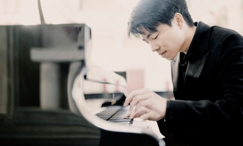 [동아일보] ‘피아니스트-작곡가-과학 신동’ 키트 암스트롱 “과학 관심이 음악에 활기 줘”