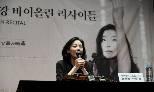 [한겨레] ‘무덤을 지나는 바람처럼’…주미 강의 바이올린 ‘트릴’을 듣는다